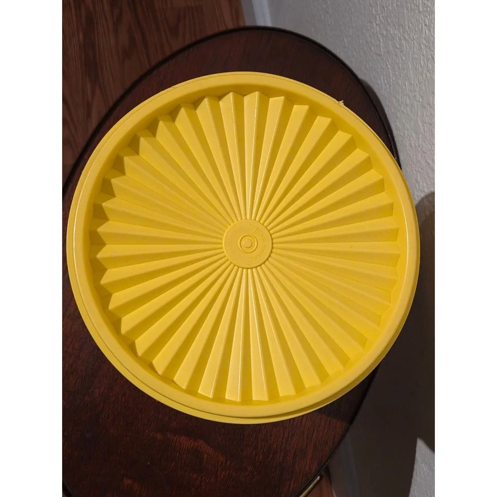 Vintage Tupperware Servalier Canister‎ 805-3 Yellow Sunburst Lid 8.5 Inch